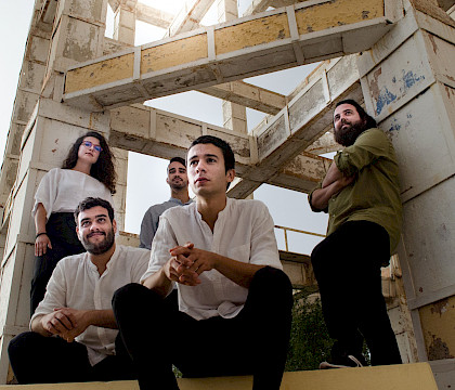 Anacronía: Haydn in the Cracks