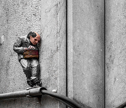 Isaac Cordal en el Parcours Street Art 2023